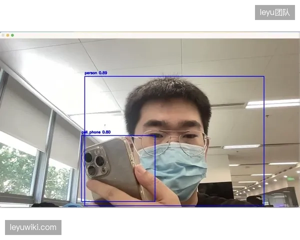 AI视觉评分系统做出争议判罚时，其背后的“算法黑箱”由谁来仲裁与监督，以确保绝对的透明与公正？